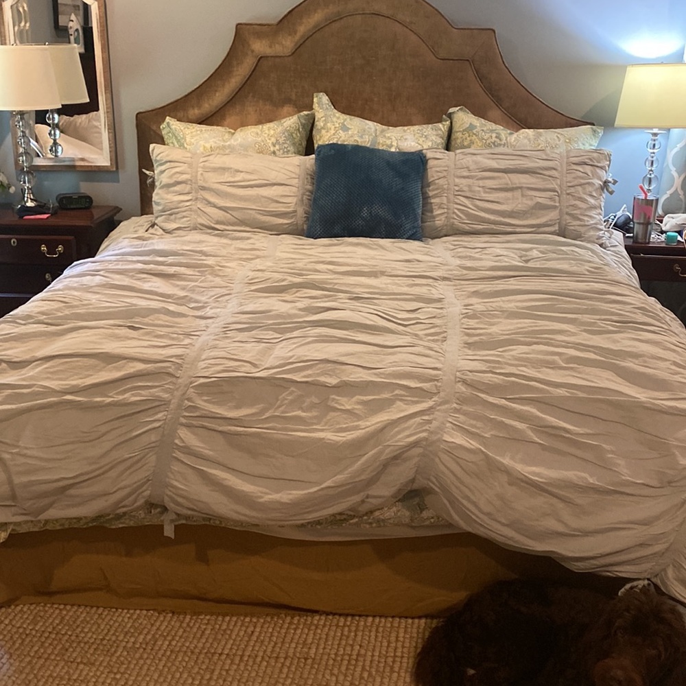 COPY - Pottery Barn Hadley Ruched Cotton Duvet/ 2 King Shams - in very good con…